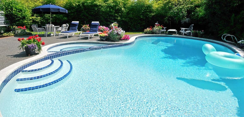 Should You Put A Fence Around Your Swimming Pool?